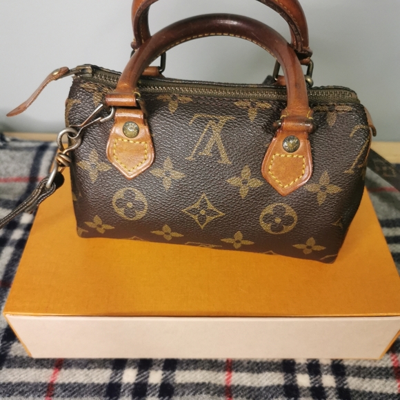 (Sold)100% Authentic LV Mini  Monogram Crossbody Bag - Picture 12 of 16